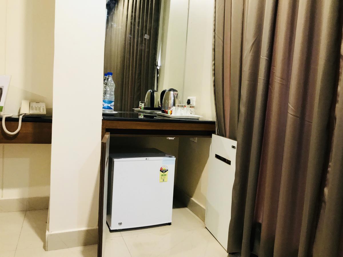 Sitaram Inn Bhadrácsalam Kültér fotó